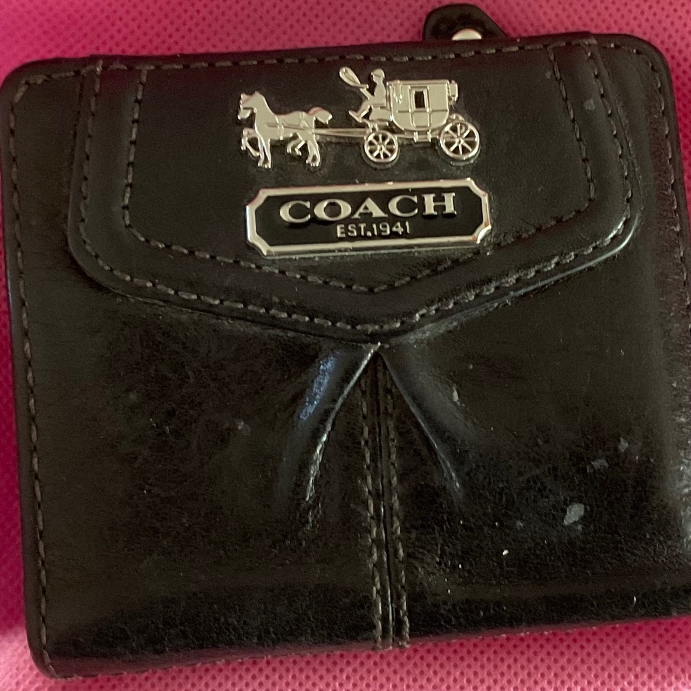 COACH Stagecoach Logo Plate Leather Trifold Wallet